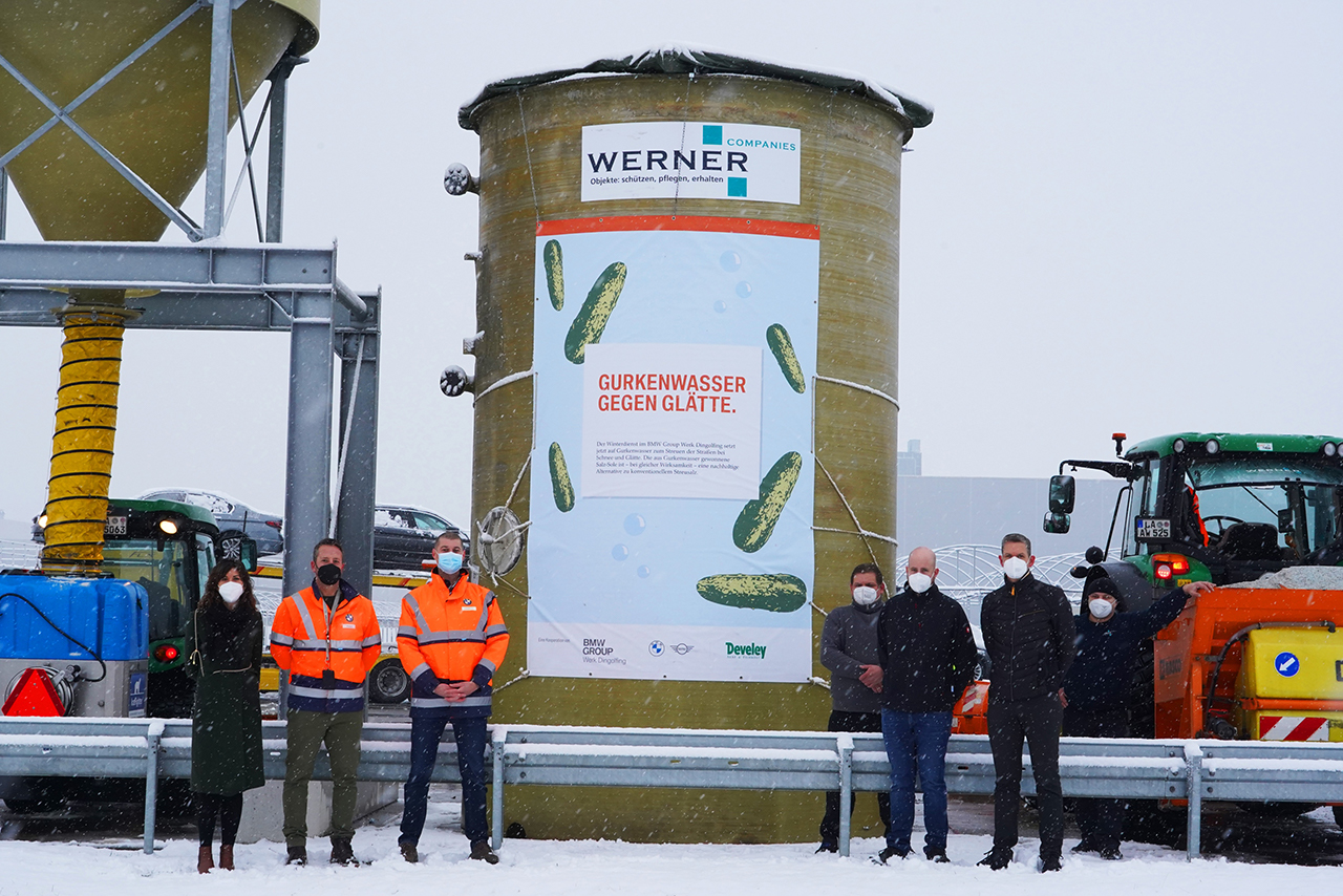 Nachhaltig gegen Glätte mit Gurkenwasser